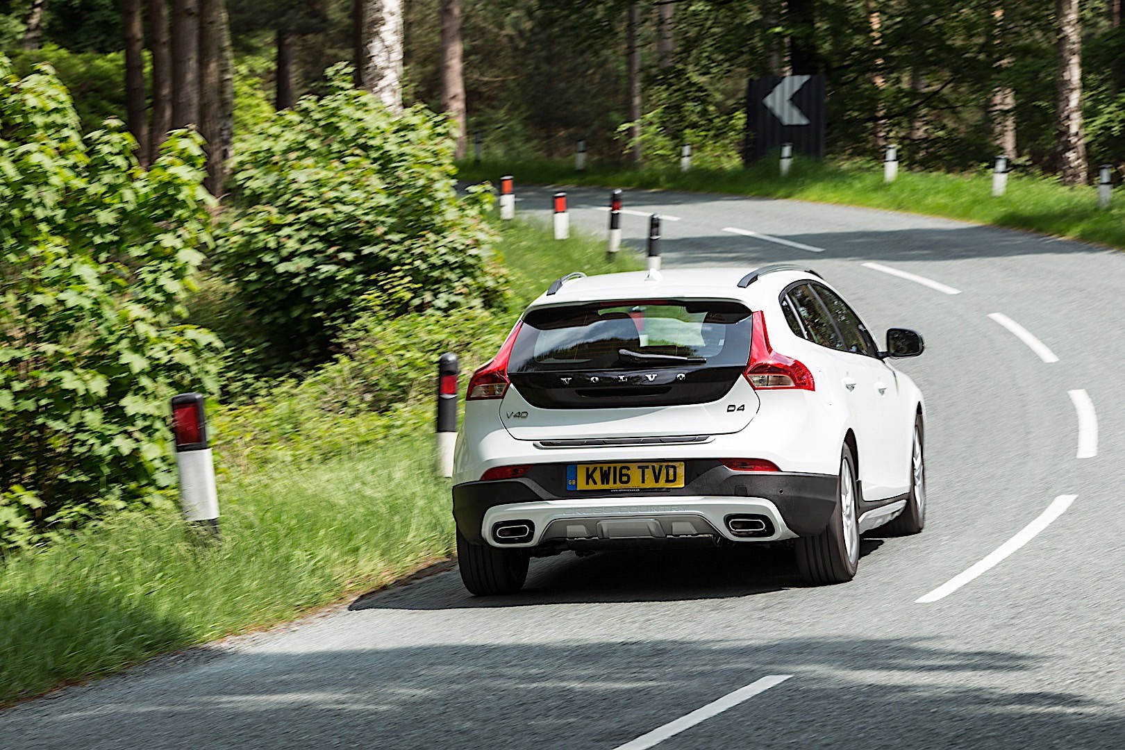Volvo V40 Cross Country photo 39