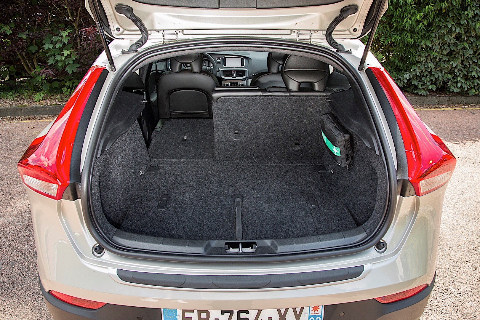 Volvo V40 Cross Country photo 45