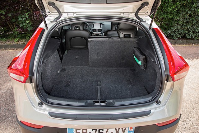 Volvo V40 Cross Country photo 45