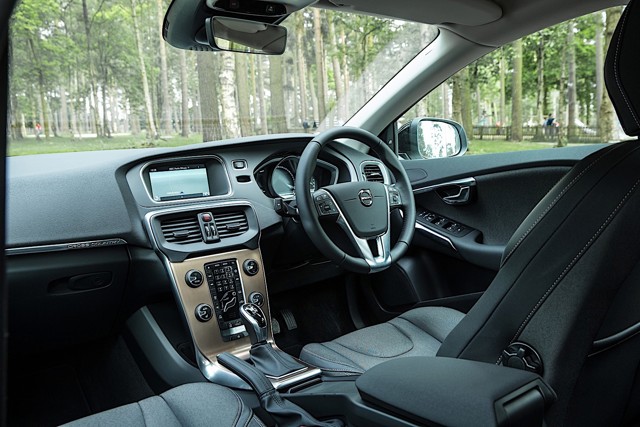 Volvo V40 Cross Country photo 47