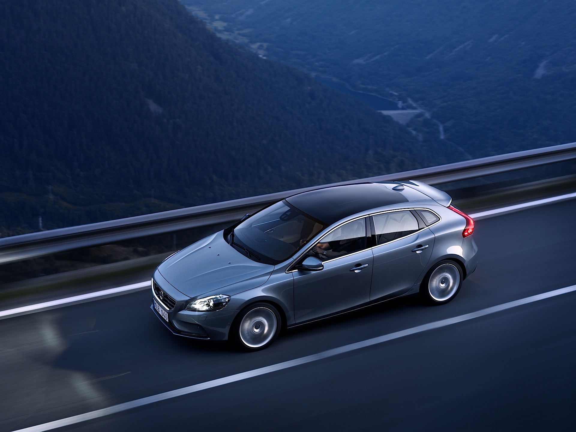 Volvo V40 photo 15
