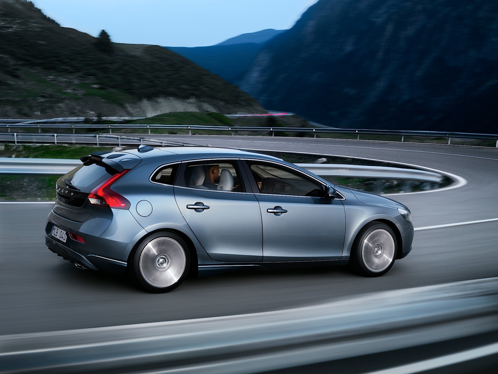 Volvo V40 photo 18