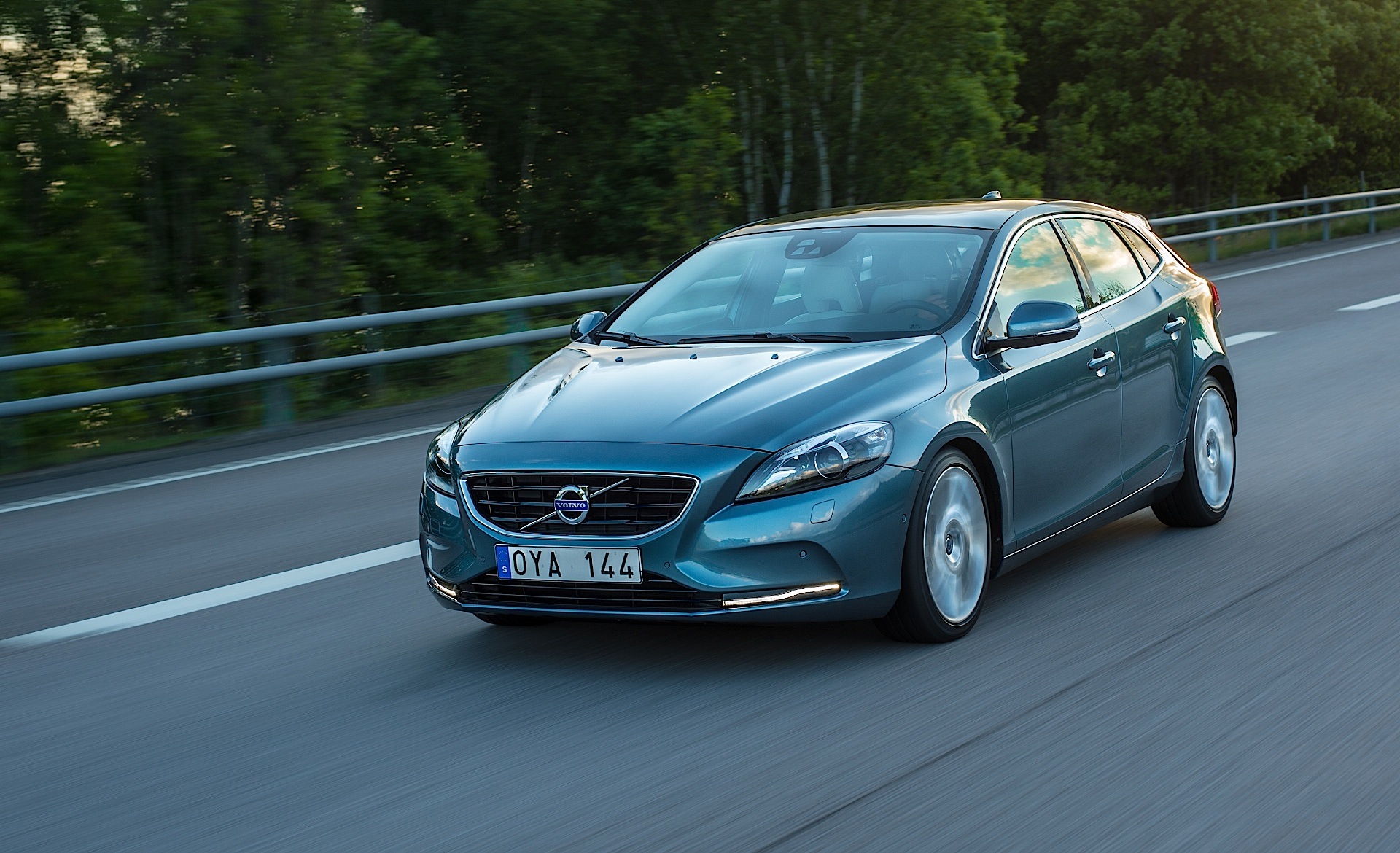 Volvo V40 photo 35