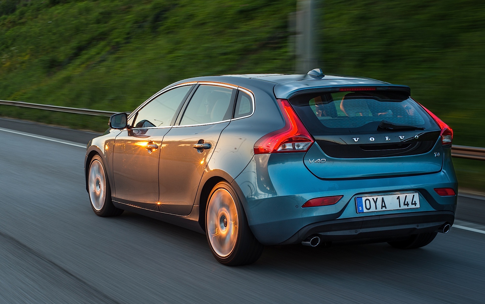 Volvo V40 photo 39