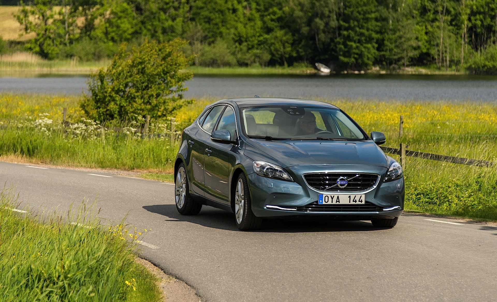 Volvo V40 photo 40