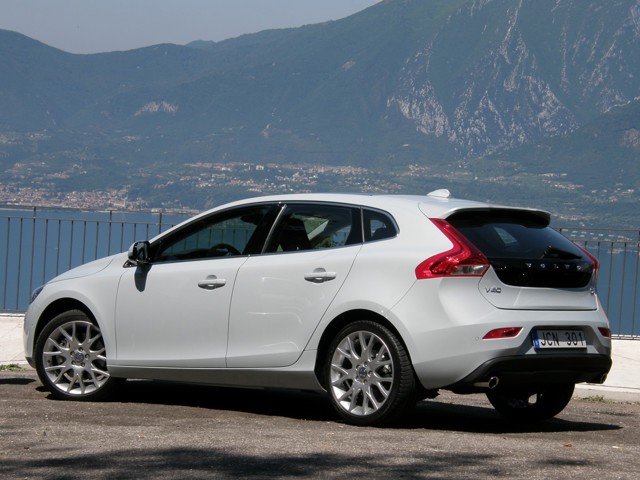 Volvo V40 photo 46