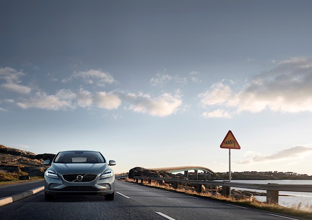 Volvo V40 photo 35