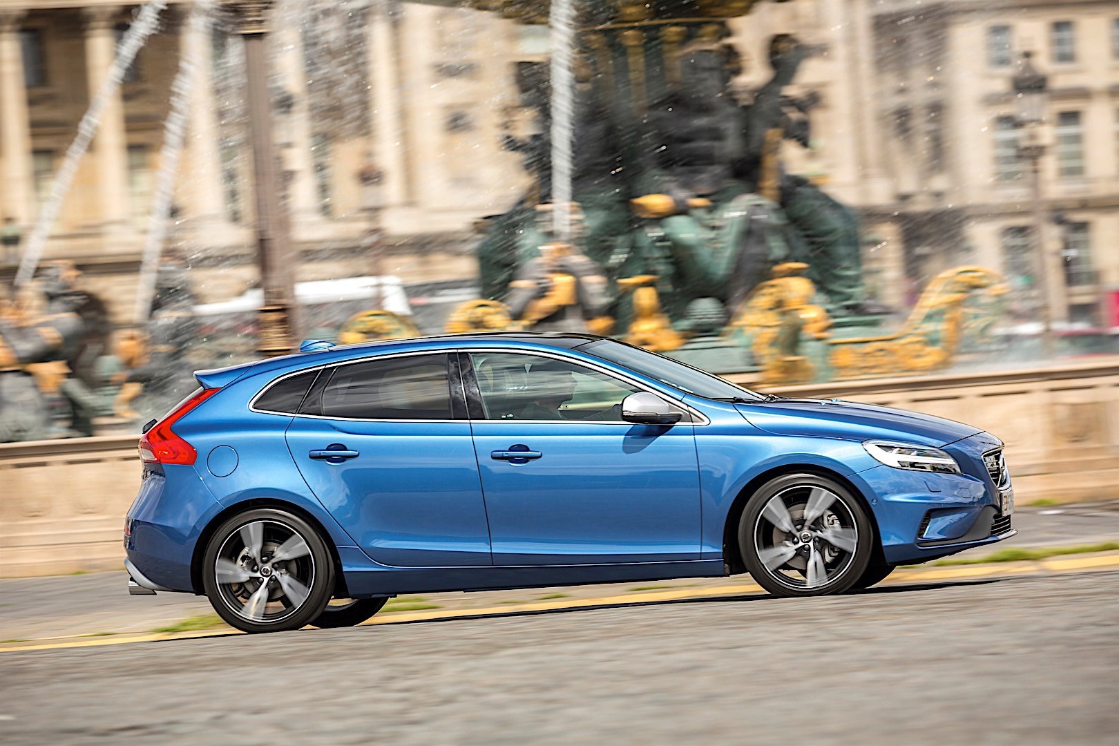 Volvo V40 photo 49
