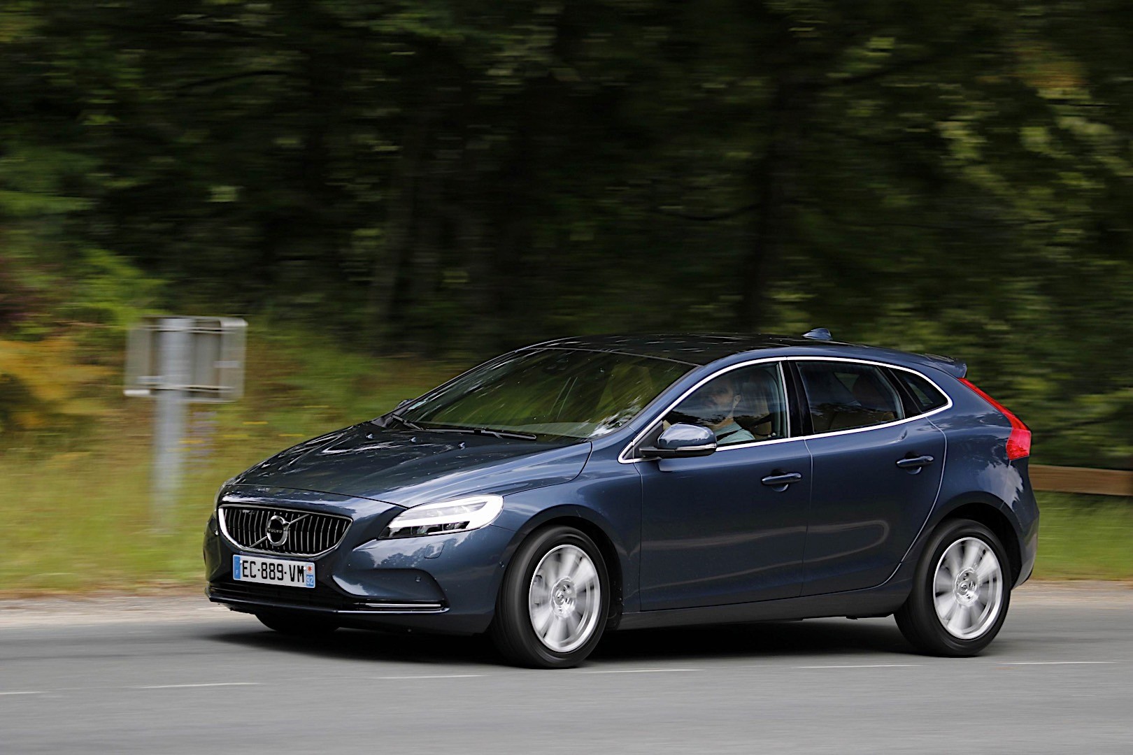 Volvo V40 photo 76