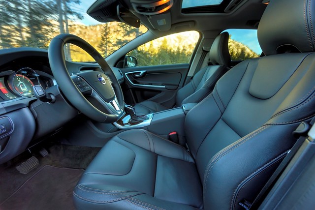 Volvo V60 Cross Country photo 55