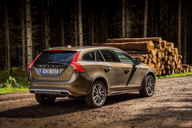 Volvo V60 Cross Country photo 13