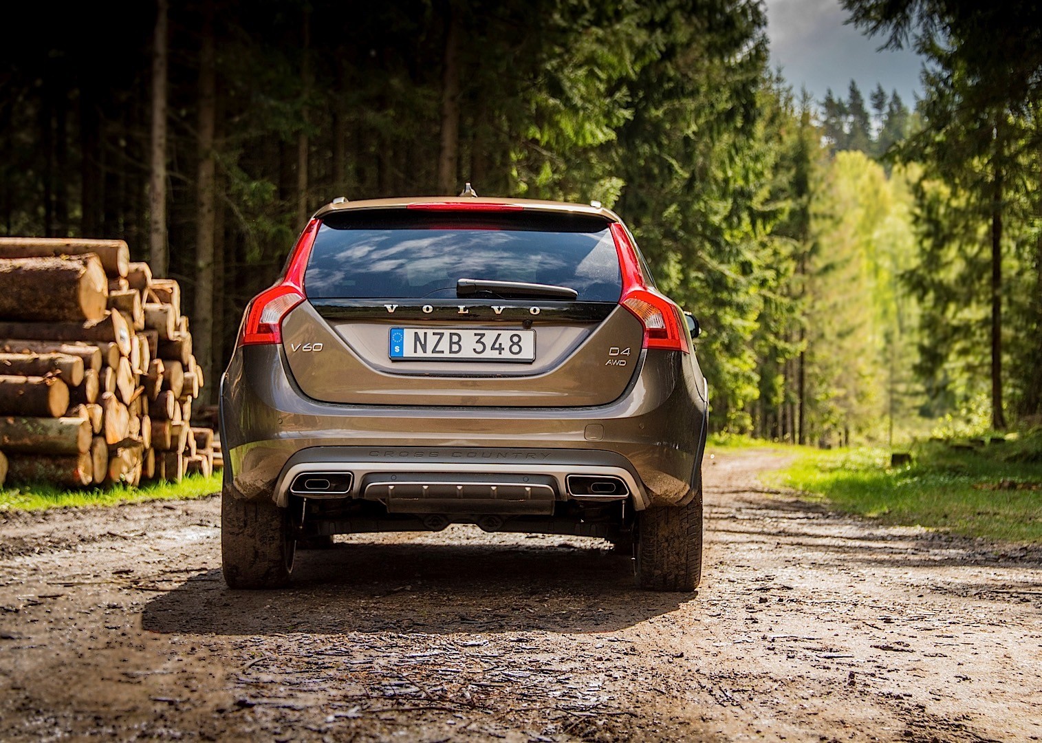 Volvo V60 Cross Country photo 14