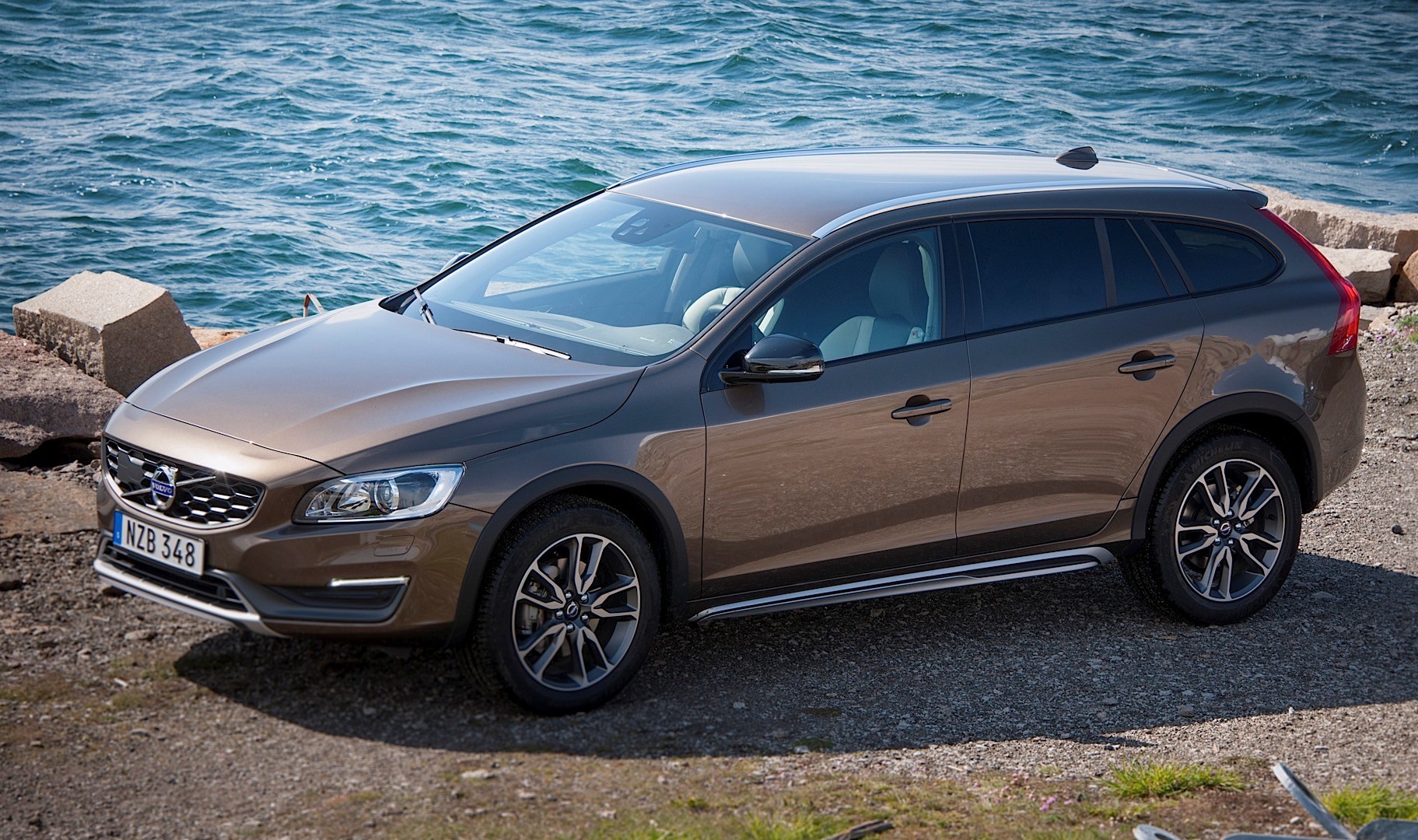 Volvo V60 Cross Country photo 16