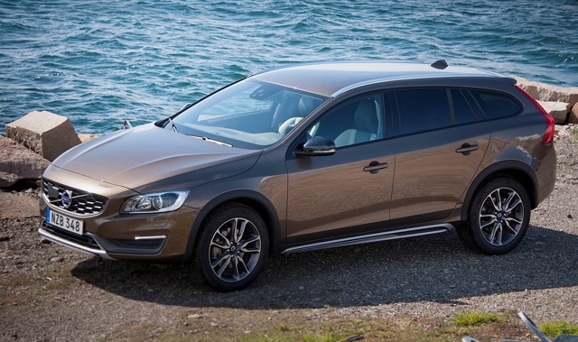 Volvo V60 Cross Country photo 16