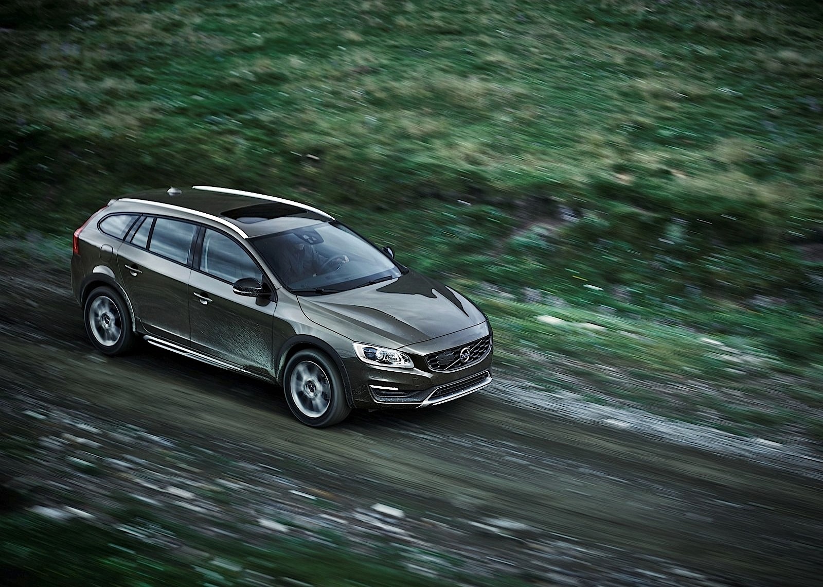 Volvo V60 Cross Country photo 2