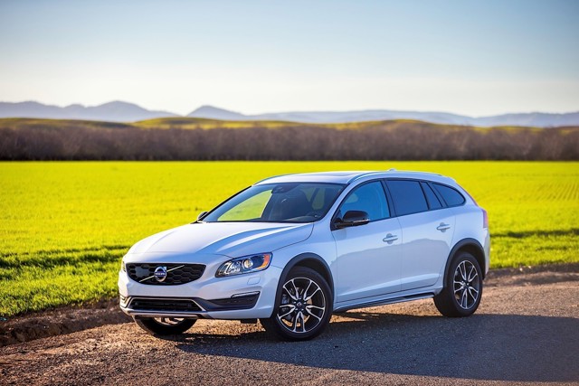 Volvo V60 Cross Country photo 18