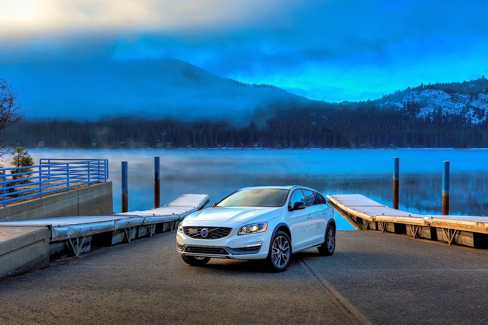Volvo V60 Cross Country photo 19