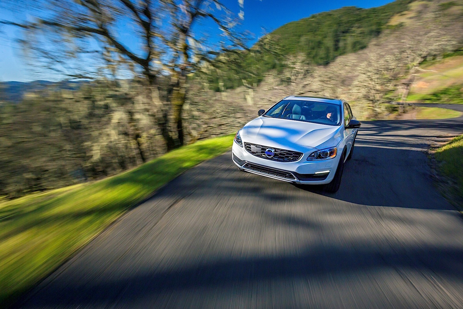Volvo V60 Cross Country photo 20