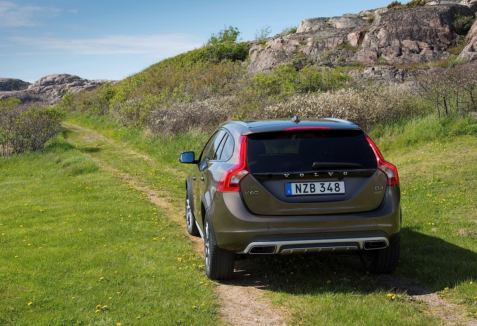 Volvo V60 Cross Country photo 21