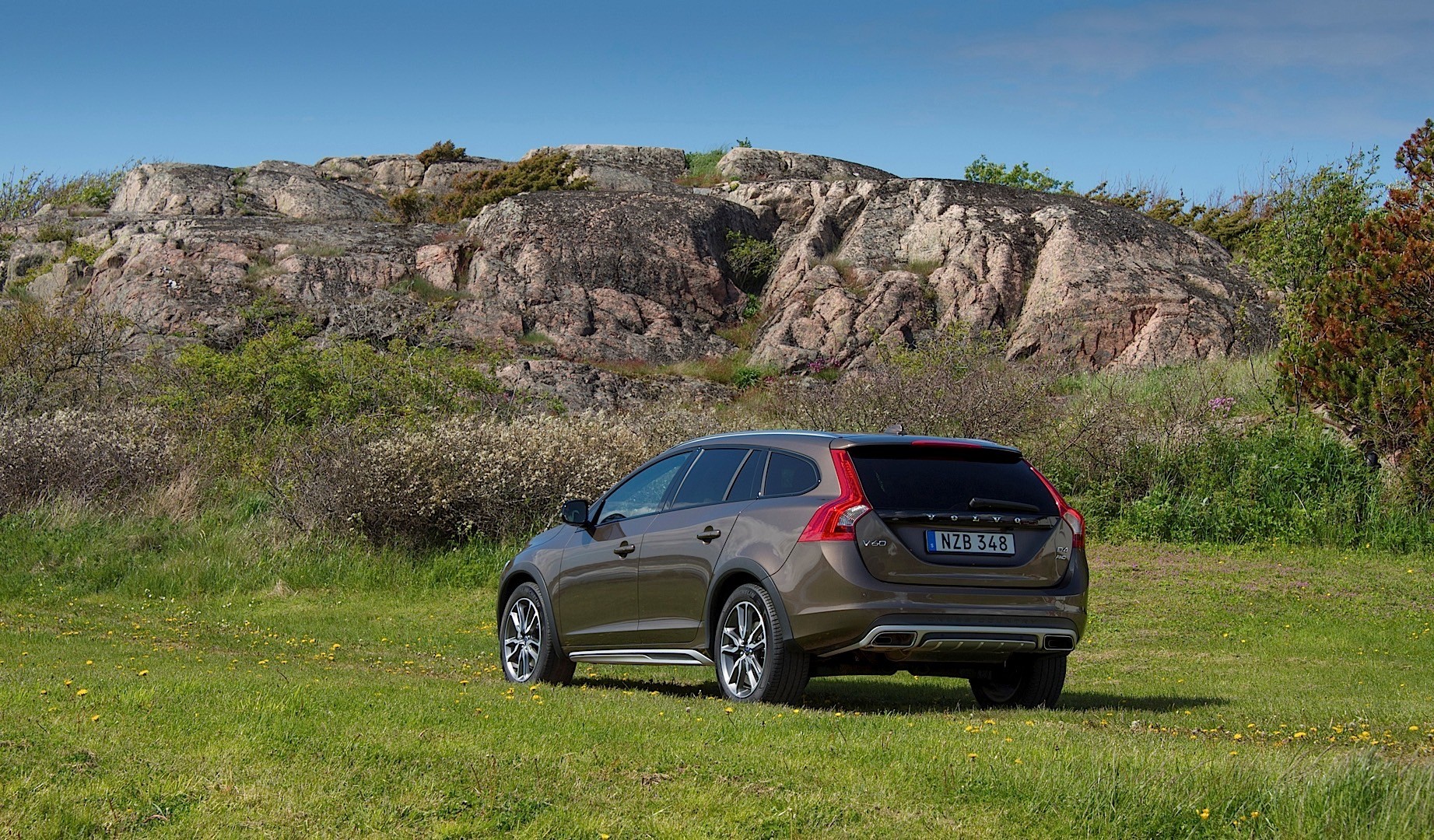 Volvo V60 Cross Country photo 22