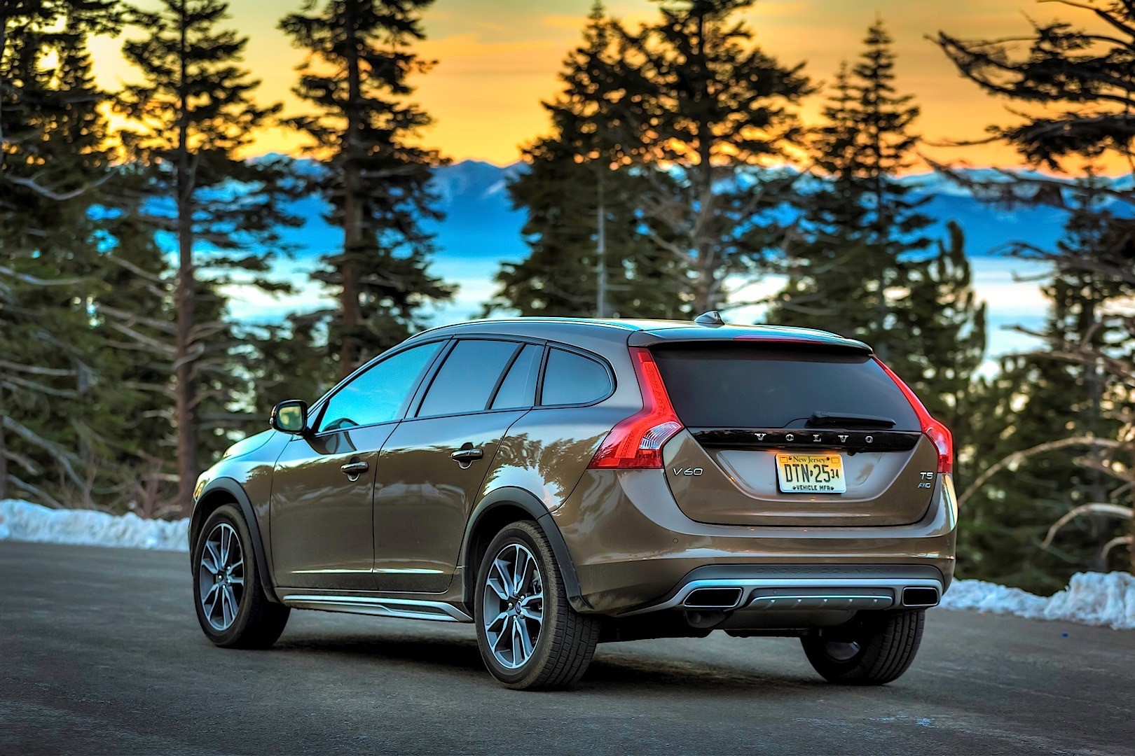 Volvo V60 Cross Country photo 23