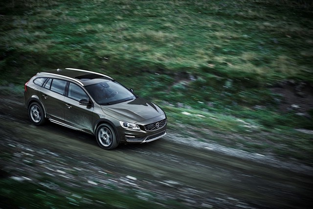 Volvo V60 Cross Country photo 30