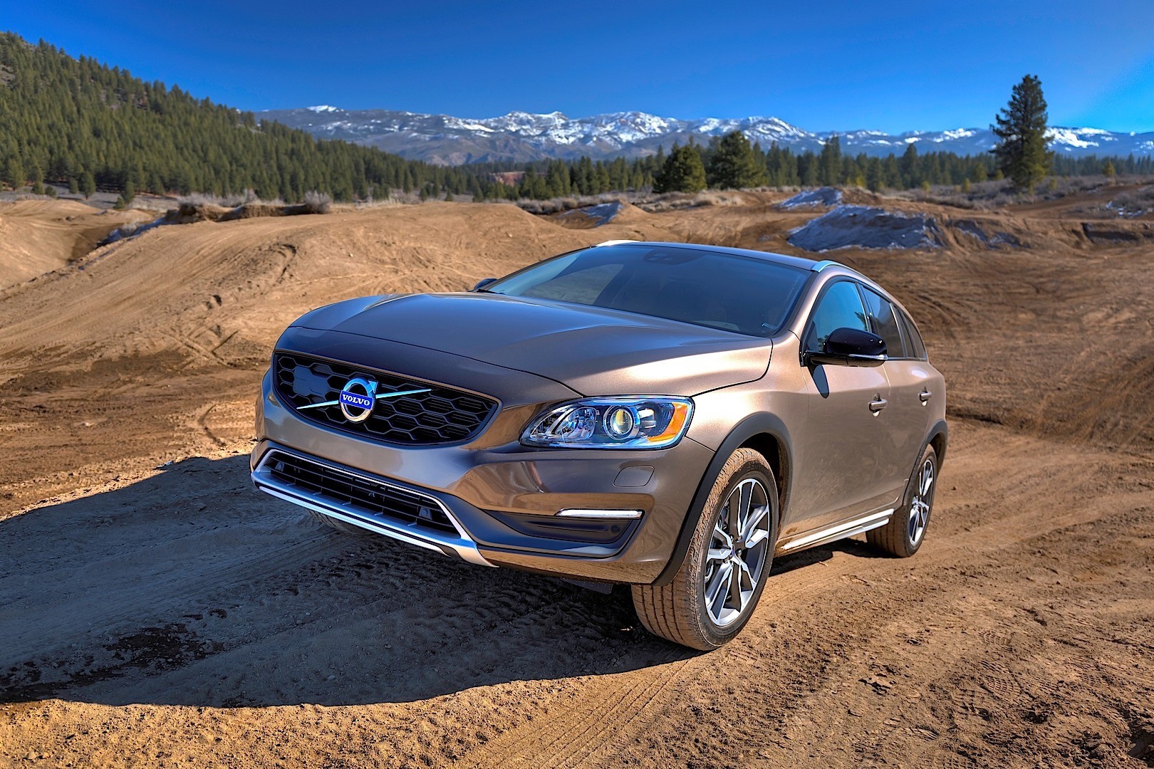 Volvo V60 Cross Country photo 31