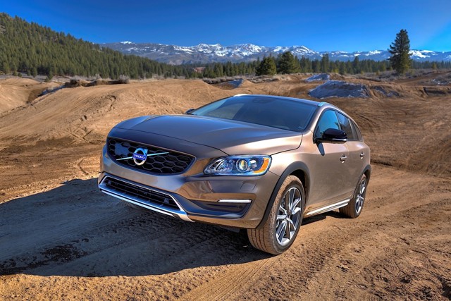 Volvo V60 Cross Country photo 31