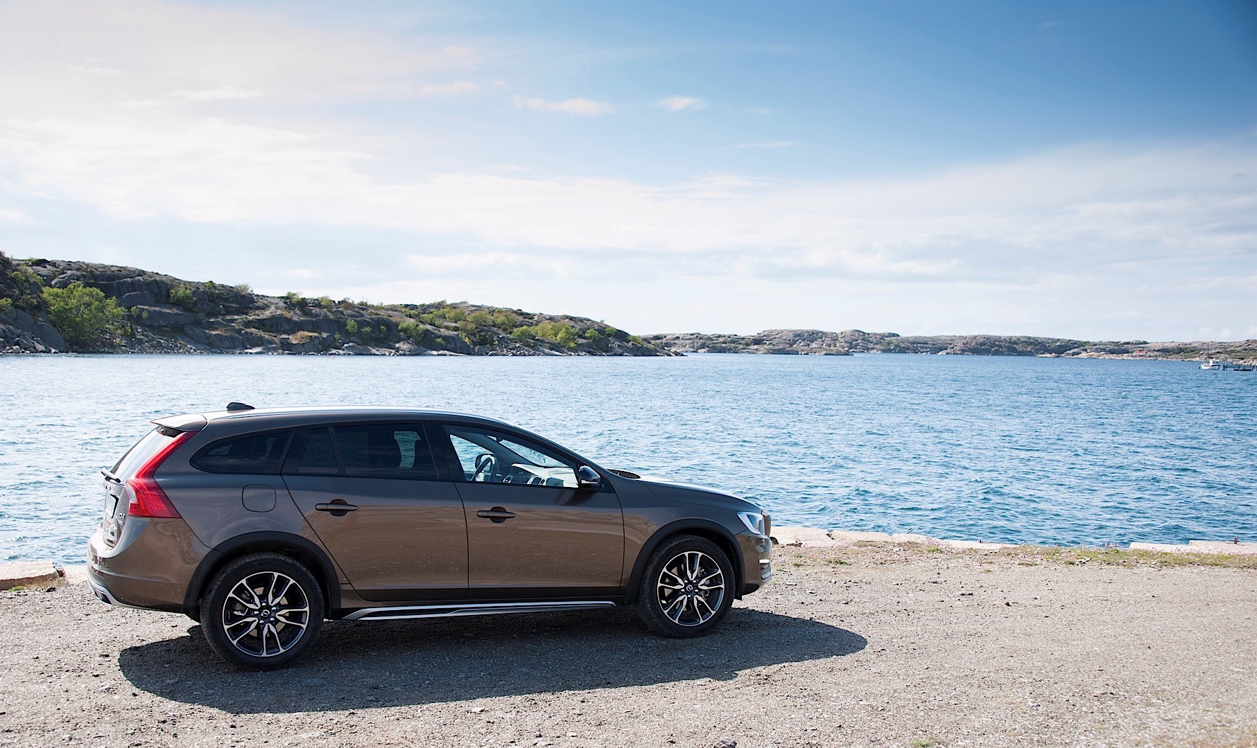 Volvo V60 Cross Country photo 33