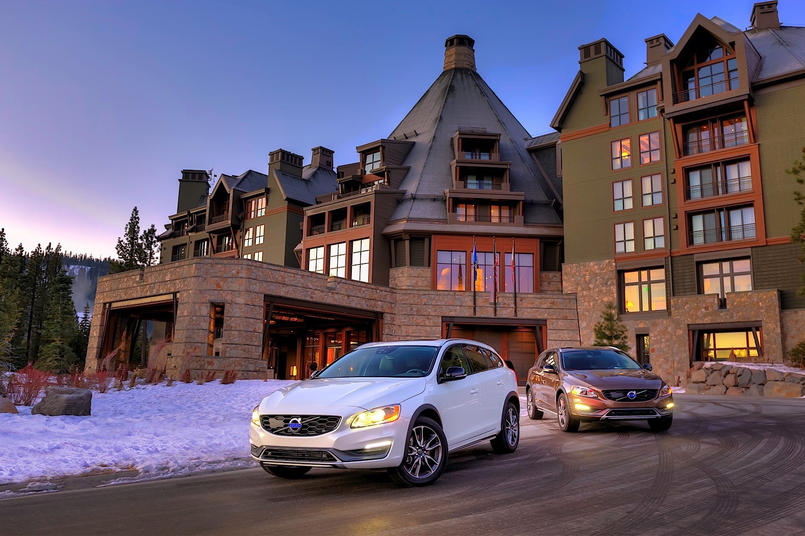 Volvo V60 Cross Country photo 36