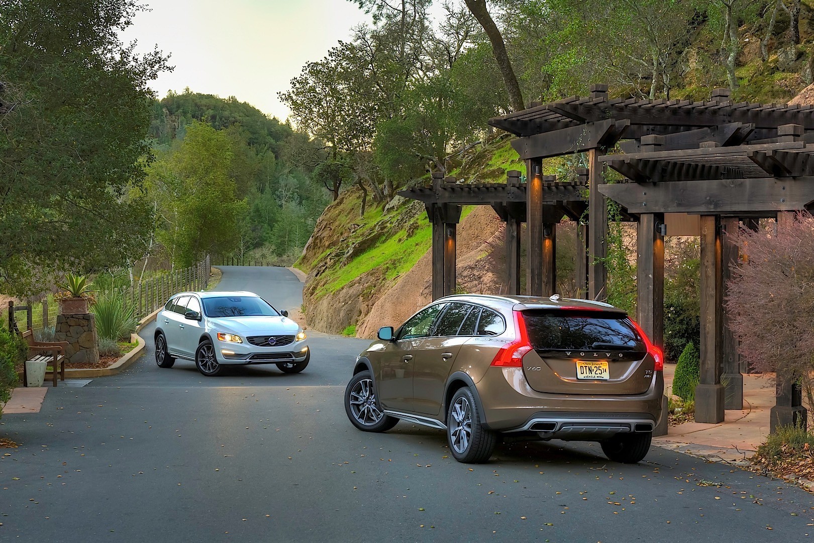 Volvo V60 Cross Country photo 38