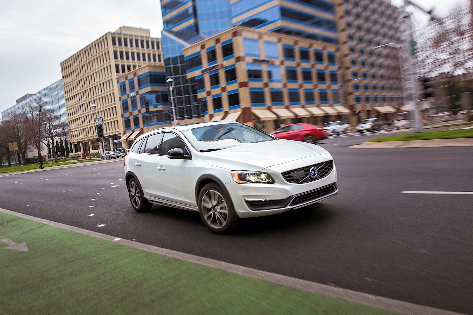 Volvo V60 Cross Country photo 40