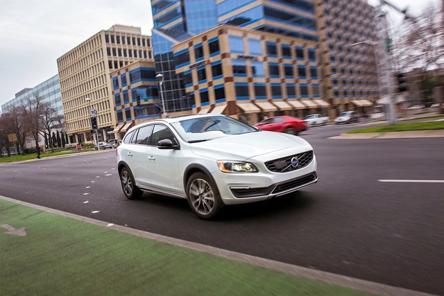 Volvo V60 Cross Country photo 40