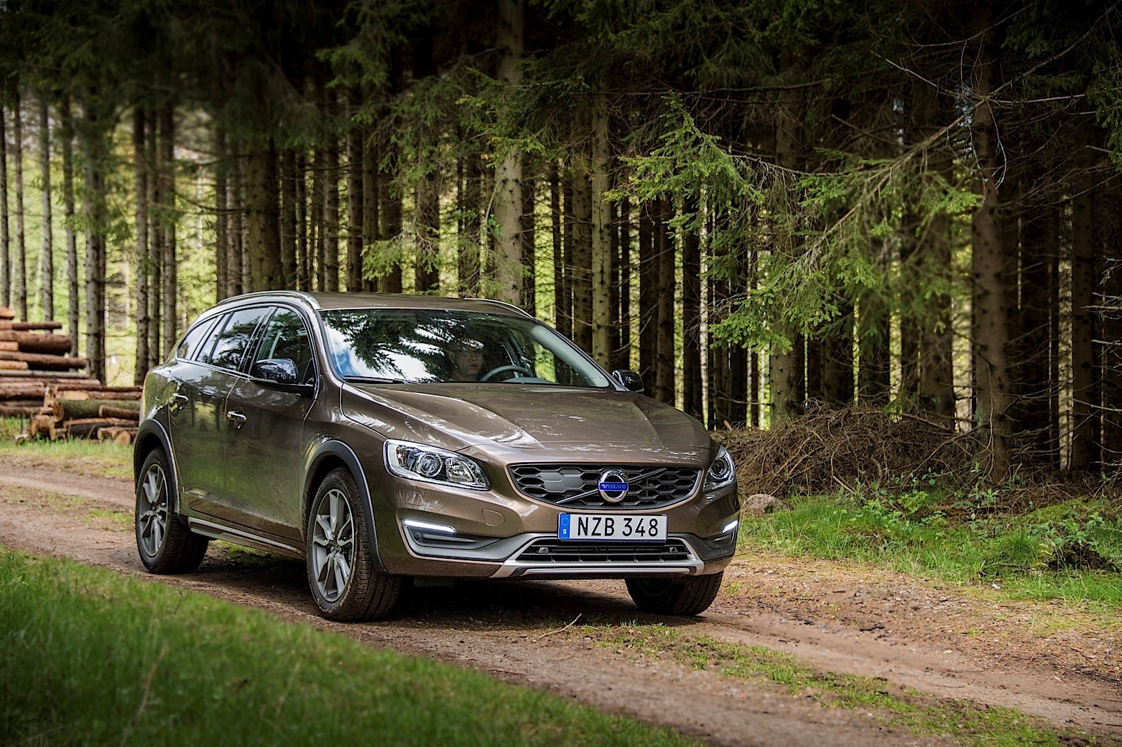 Volvo V60 Cross Country photo 42