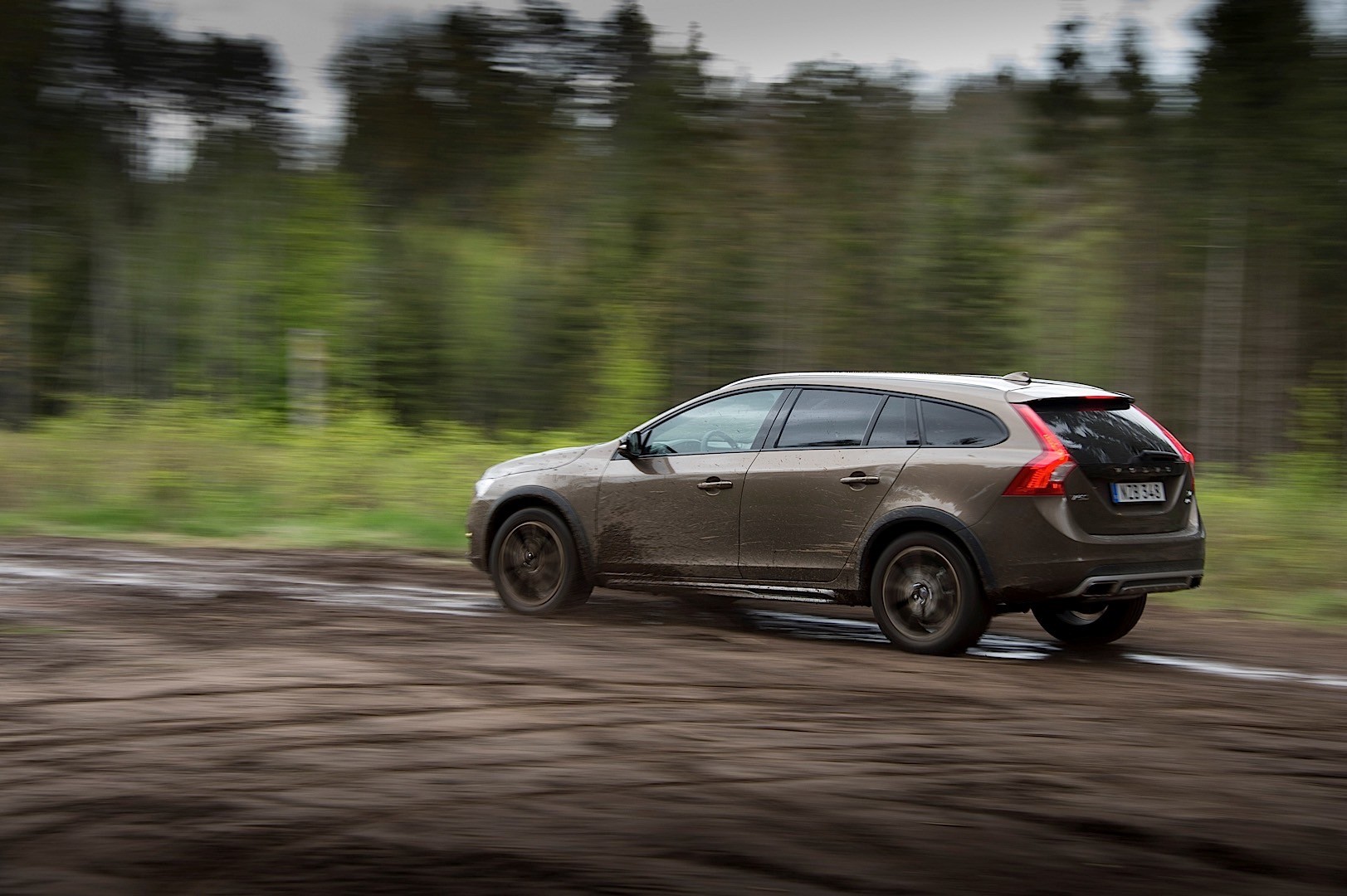 Volvo V60 Cross Country photo 43