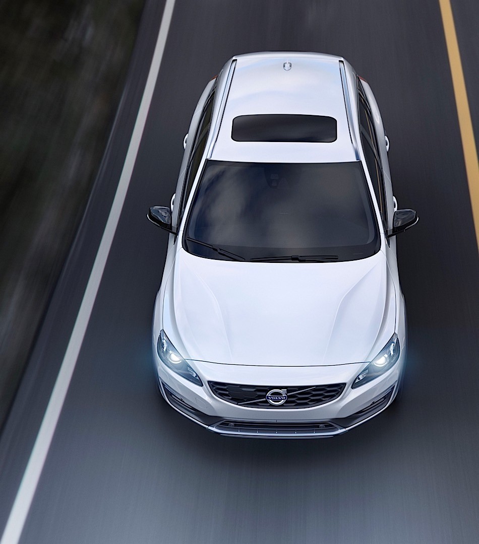 Volvo V60 Cross Country photo 44