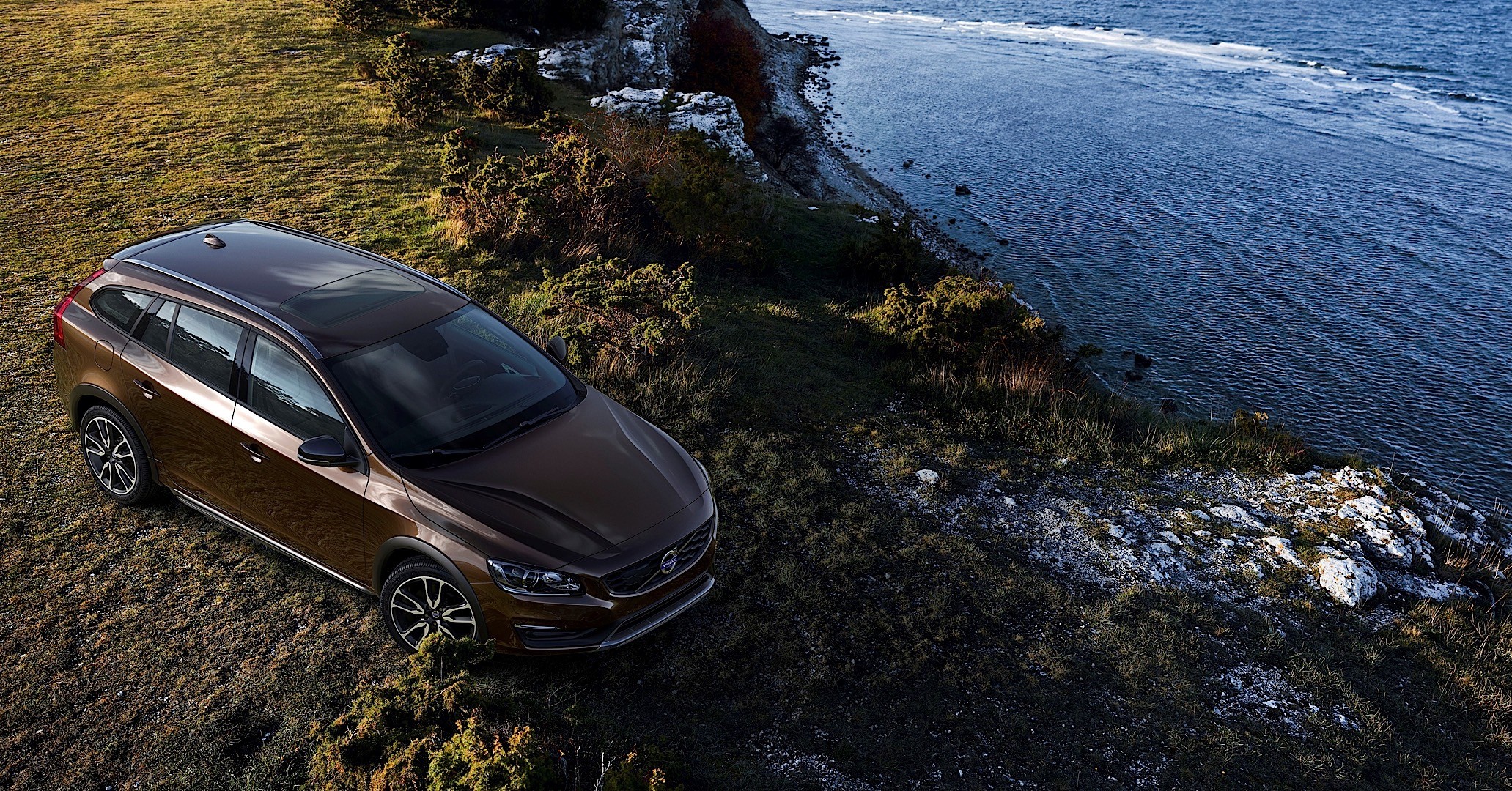 Volvo V60 Cross Country photo 46