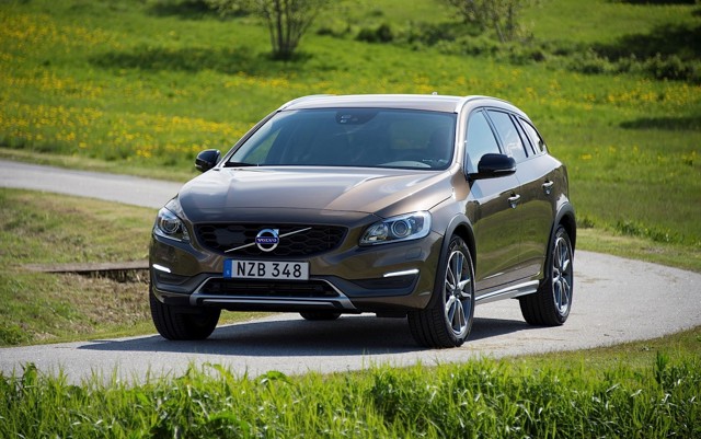 Volvo V60 Cross Country photo 48