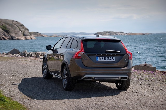 Volvo V60 Cross Country photo 49