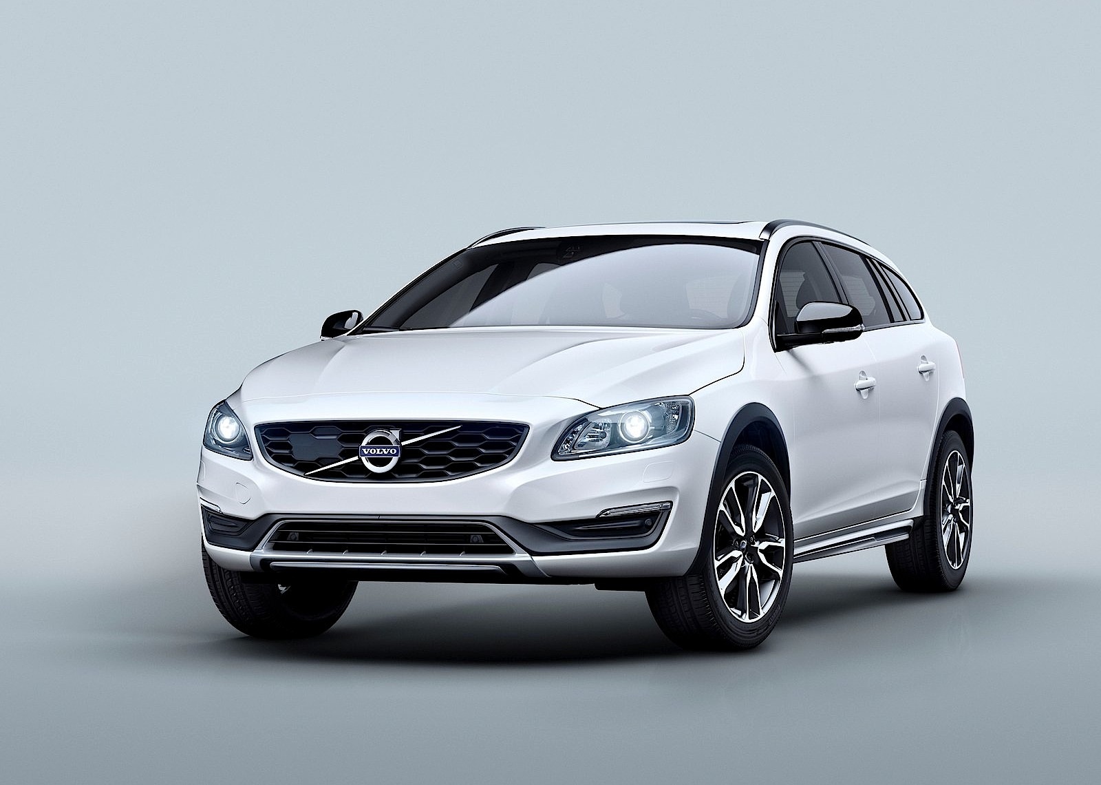 Volvo V60 Cross Country photo 6