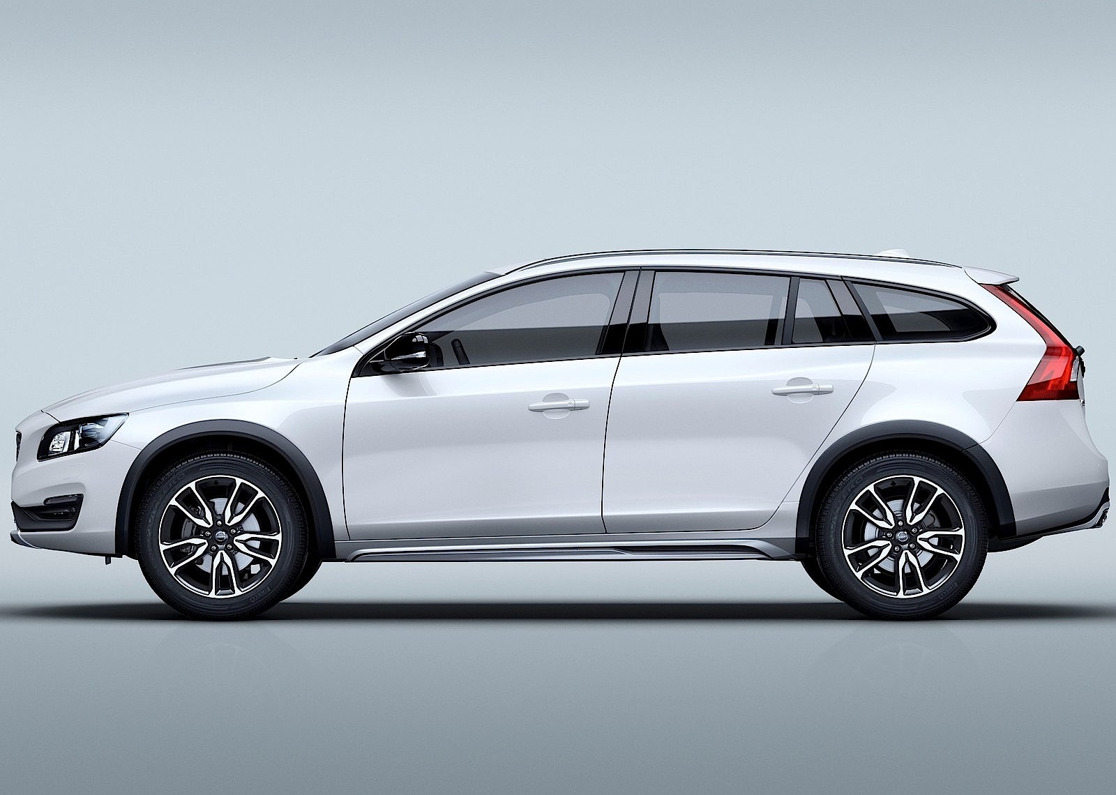 Volvo V60 Cross Country photo 7