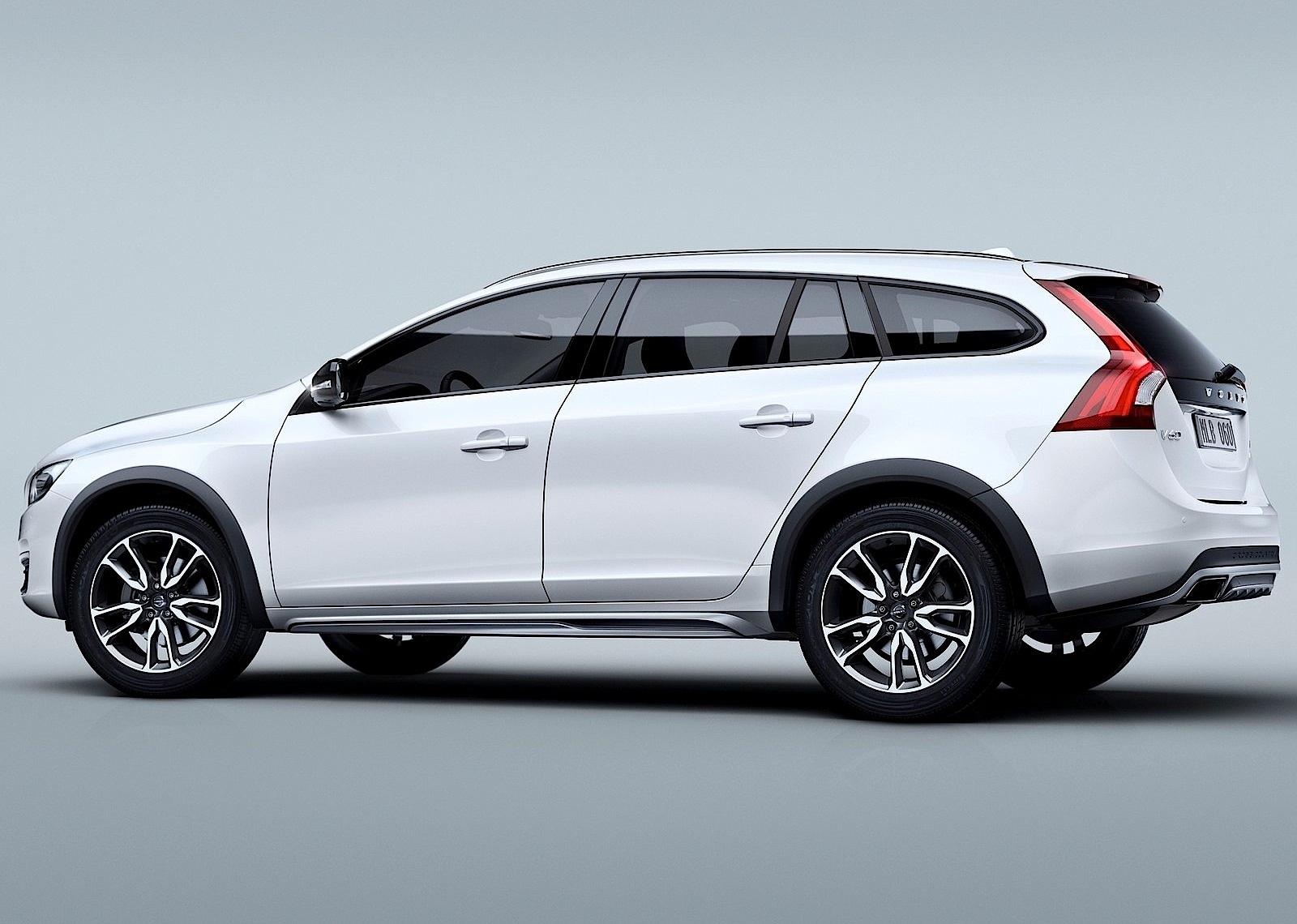 Volvo V60 Cross Country photo 8