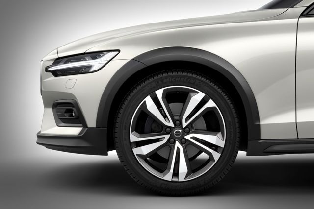 Volvo V60 Cross Country photo 5