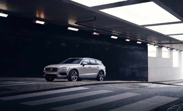 Volvo V60 Cross Country photo 11