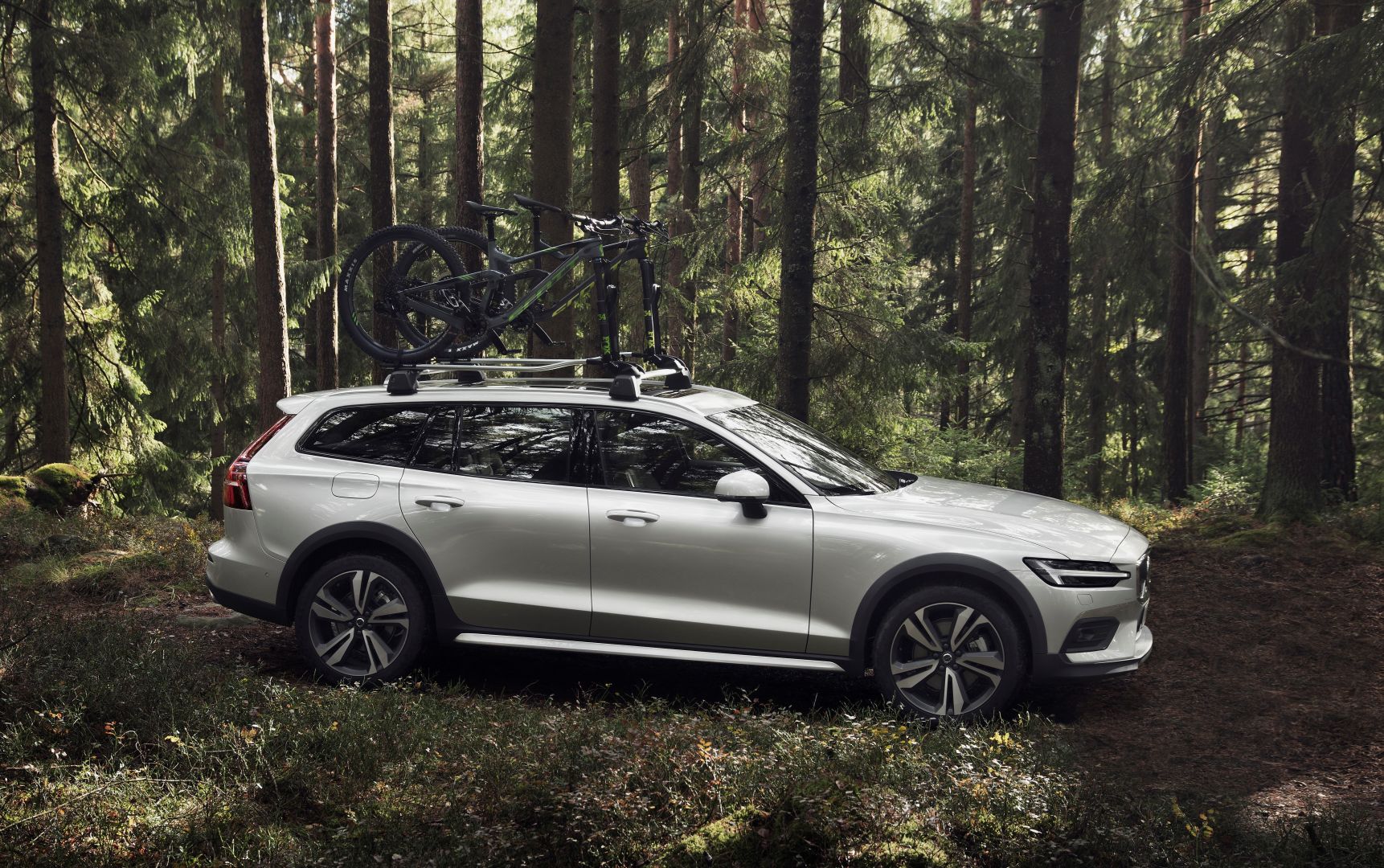 Volvo V60 Cross Country photo 14