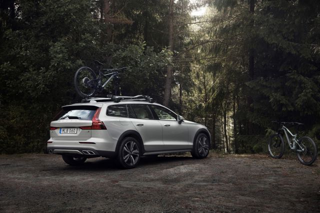 Volvo V60 Cross Country photo 16