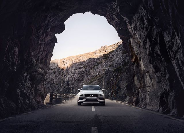 Volvo V60 Cross Country photo 17