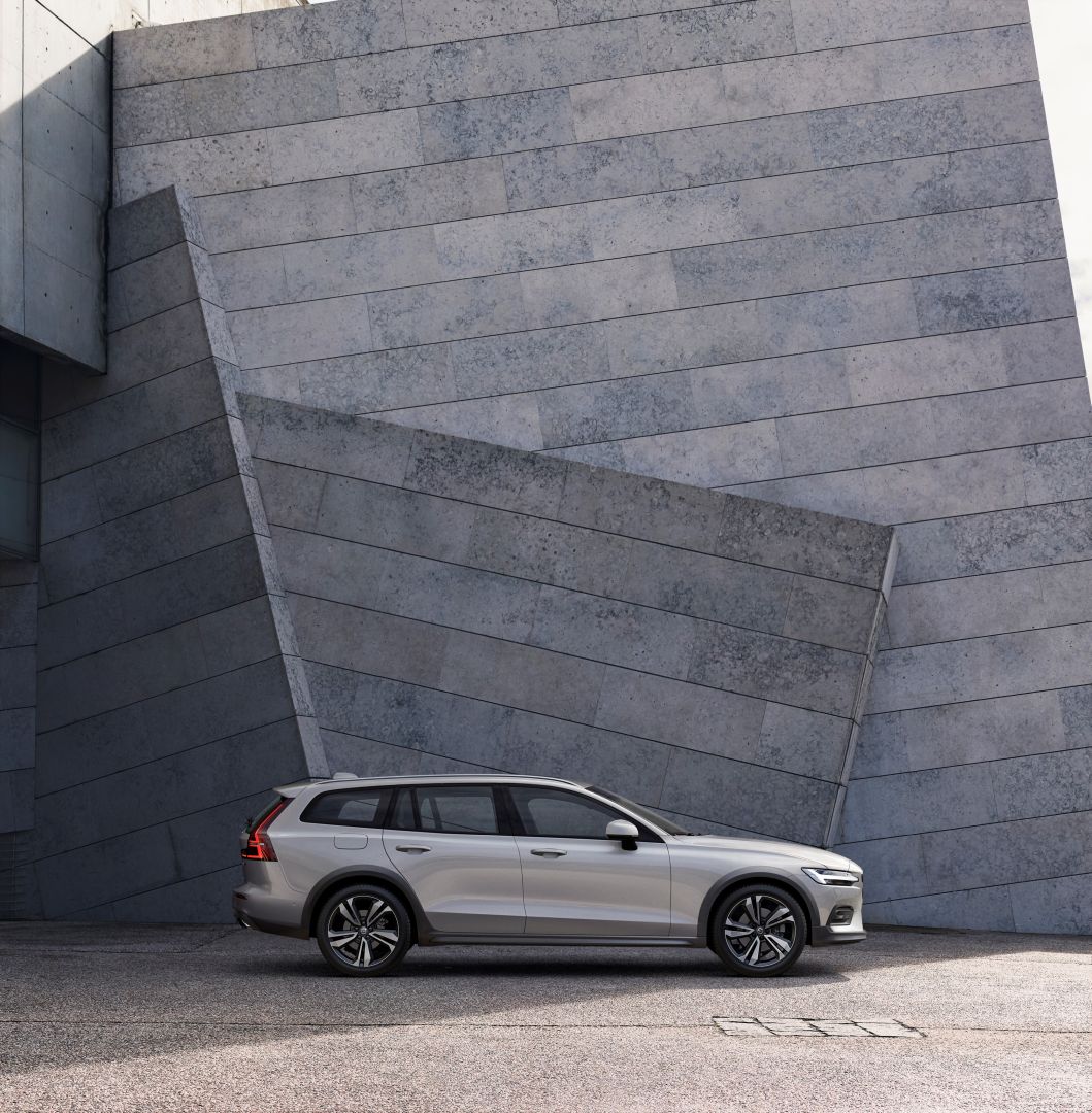 Volvo V60 Cross Country photo 18