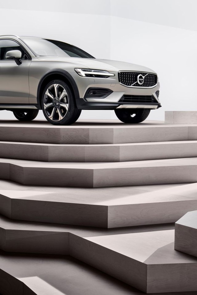 Volvo V60 Cross Country photo 20
