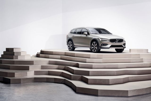 Volvo V60 Cross Country photo 22